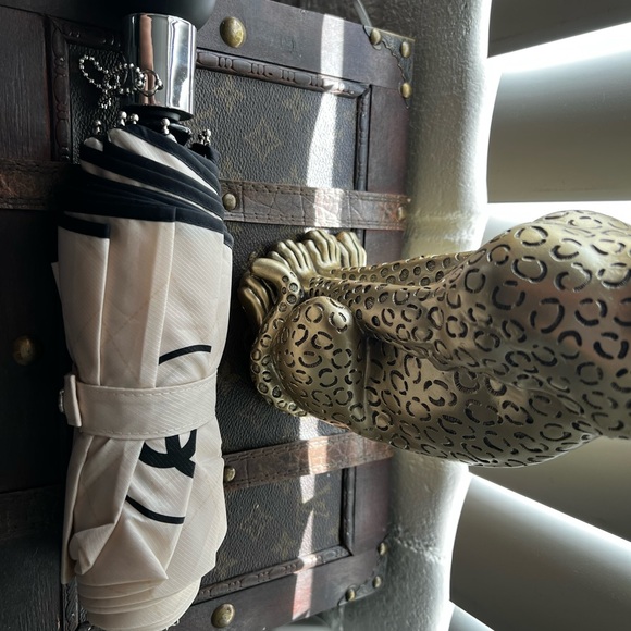 Chanel umbrella - Picture 3 of 4